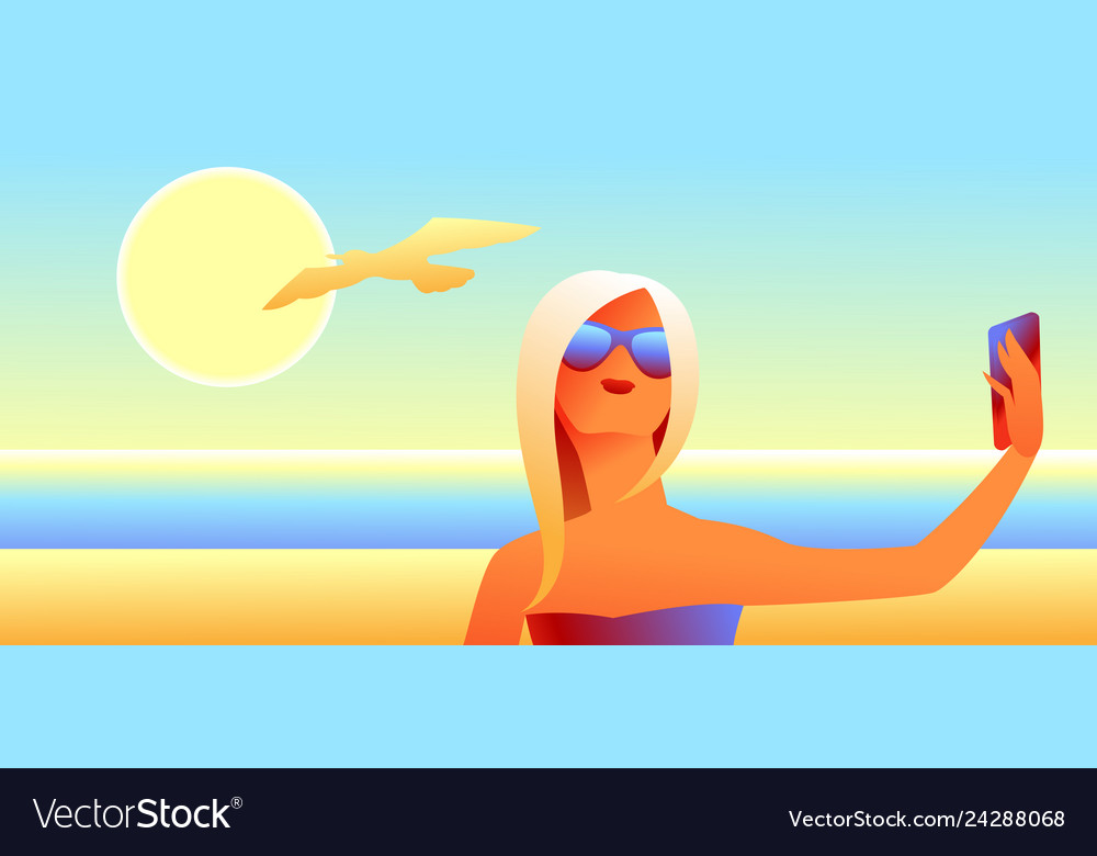 Gebräunte Frau macht Selfie am Strand