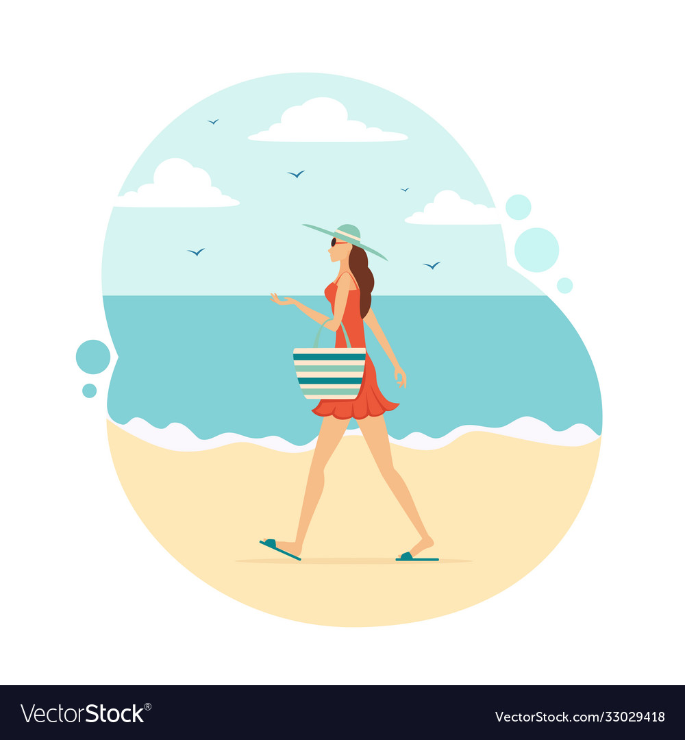 Frau mit einer Strandtasche und Hut auf Meer Hintergrund